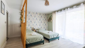 Cosy studio avec terrasse et parking privé gratuit, idéal pour explorer Lyon